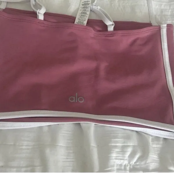Alo Yoga Top Crop - Image 3