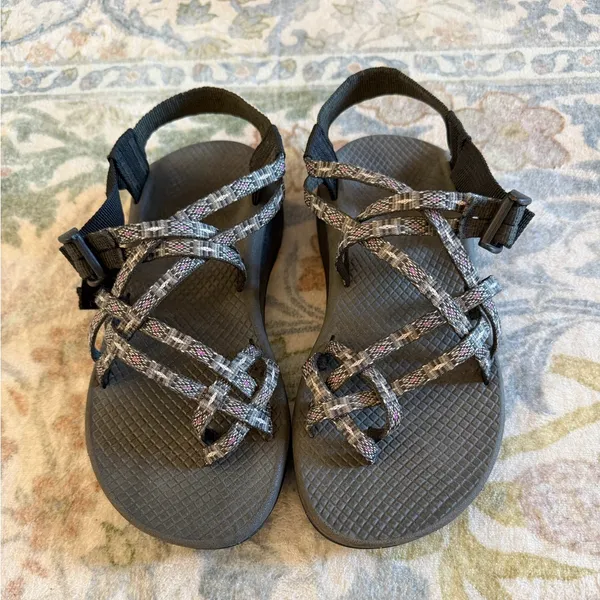 Women’s Chacos Size 7 - Image 4