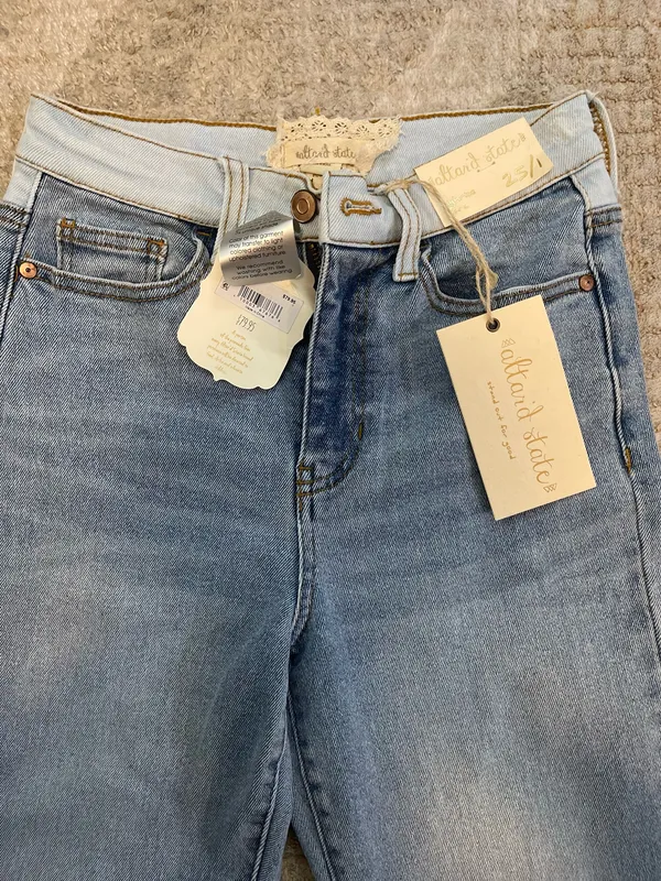 Altar'd State Two-Tone Jeans Flare High-Rise - Image 3