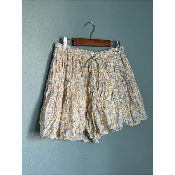 American Eagle High Waisted Flowy Short  Size Small Yellow Floral Ditsy Print - Image 3