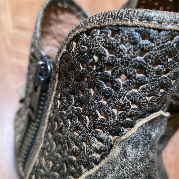 Circle G Corral Brown Distressed Leather Ankle Booties - Image 8