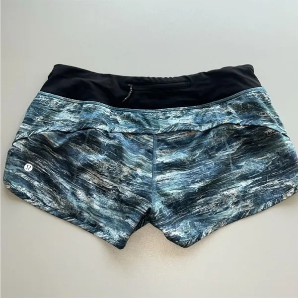Lululemon Speed Up 2.5” Ariel Drift Multi Black Shorts - Image 3