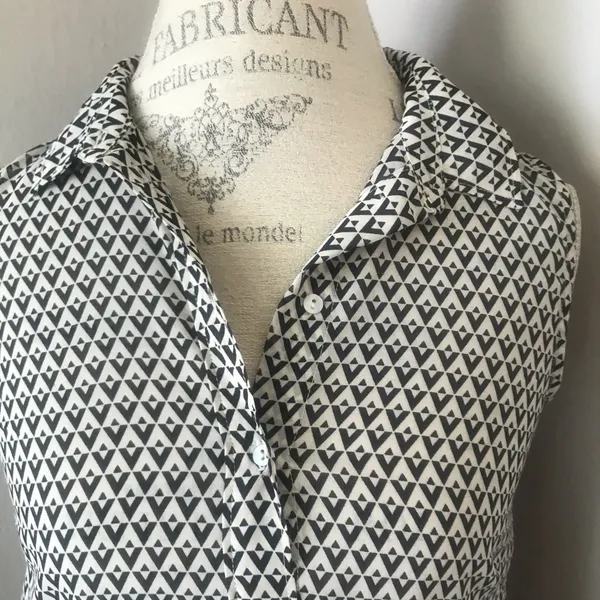 H&M Button Down Geometric Print Blouse Sz 4 - Image 2