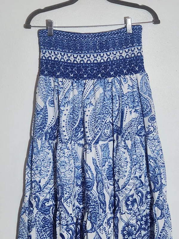 Shein Blue and White Floral Paisley Maxi Skirt Size Medium NWOT - Image 2