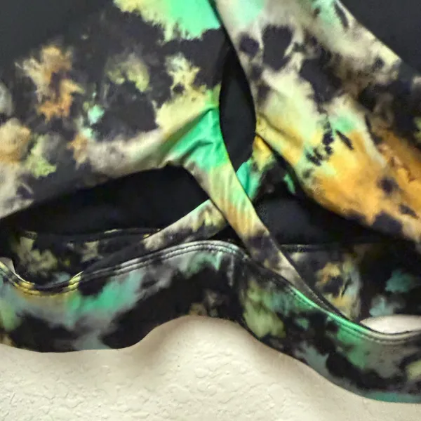 FABLETICS Tie-Dye Trip No-Bounce Sports Bra Size Large - Image 6