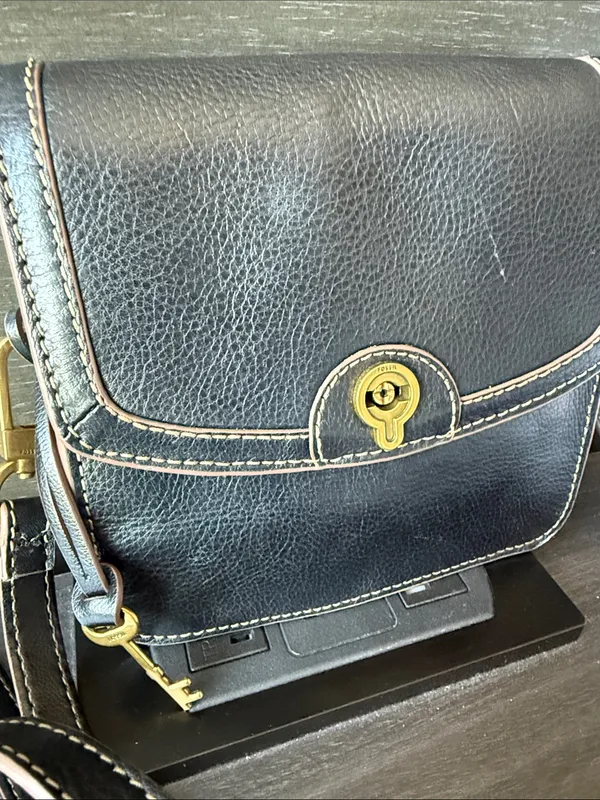 Fossil Classic Black Leather Crossbody Bag with Gold Hardware - Image 2
