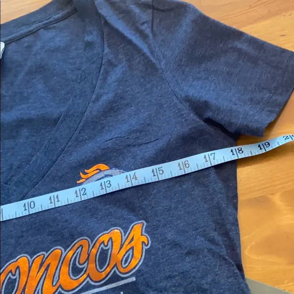 DENVER BRONCOS Women’s Large V-Neck Short Sleeve Tee T-Shirt NFL 3/$20 Sale! - Image 5