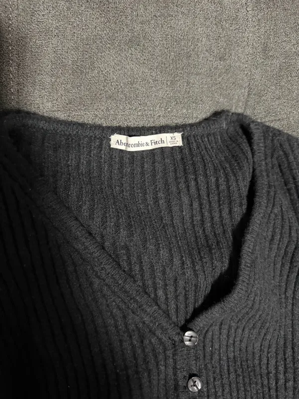 Abercrombie V Neck Sweater - Image 4