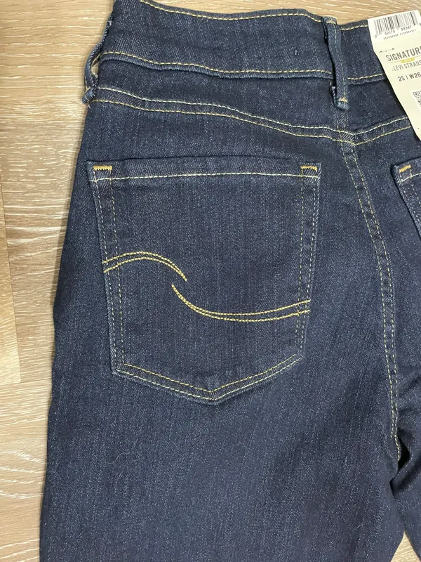 Levi's Bootcut Jeans - Image 6