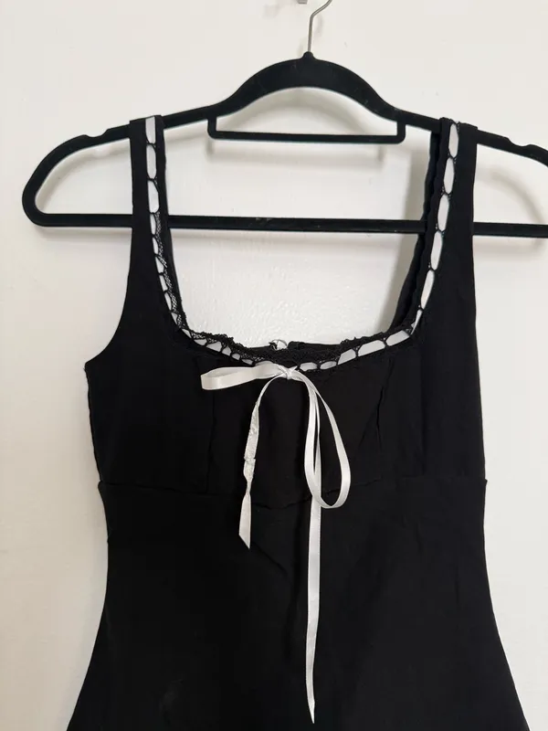 Windsor’s little black dress - Image 3