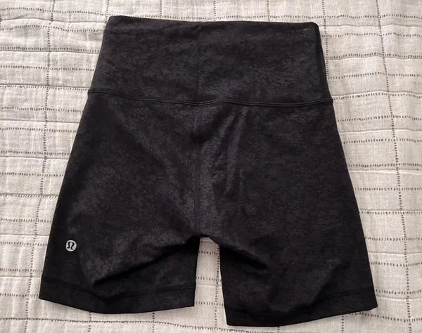 Lululemon Wunder Train Shorts - Image 2
