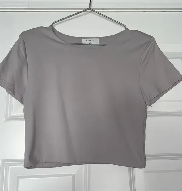 Aritzia Babaton Contour Cropped T-Shirt - Image 5