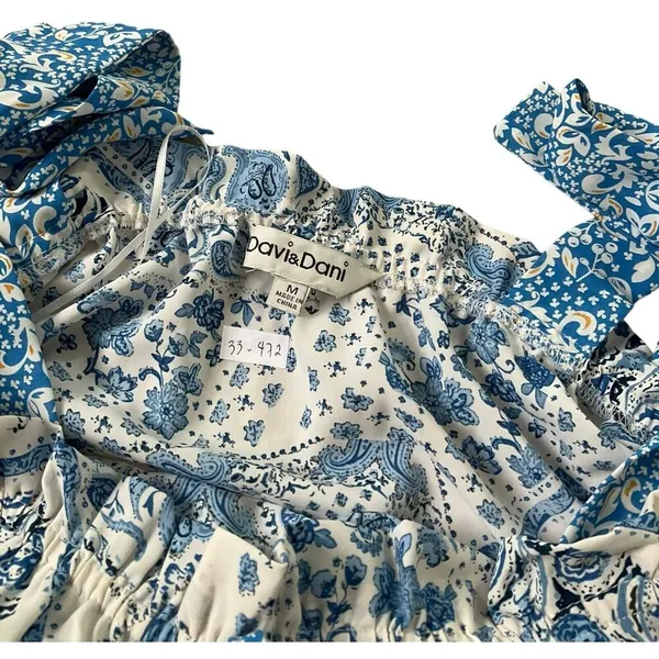 Davi & Dani Women Size Medium Square Neck Ruffles Blue White (33-472) - Image 4