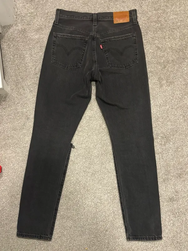 Levi’s 501® Skinny Fit High Waisted Ripped Jeans in Black - W25 L28 - Image 2