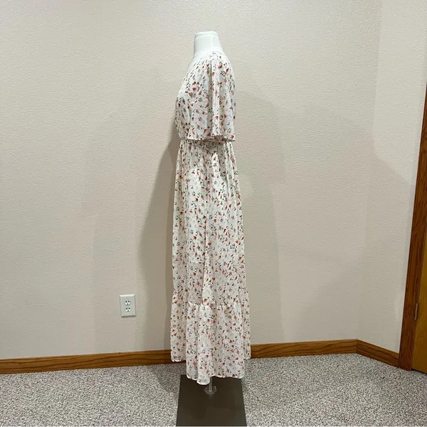 Cream Floral Tiered Maxi Dress Size Large - Image 5