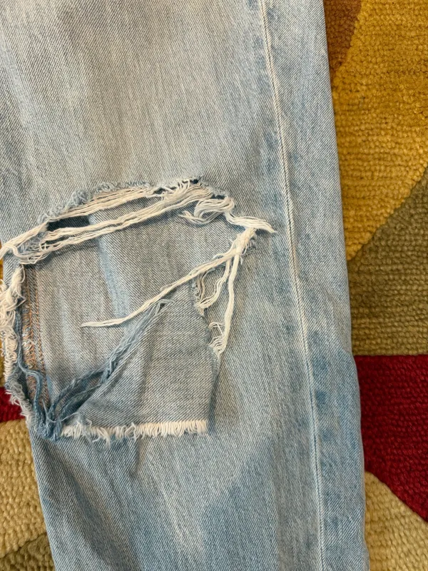 American Eagle Outfitters Denim Mom Jean Light Wash High Rise Distressed Size 6 - Image 3