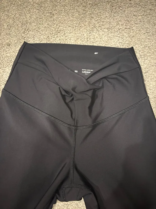 Old Navy Athletic Black High-Rise Leggings with front twist - Image 2