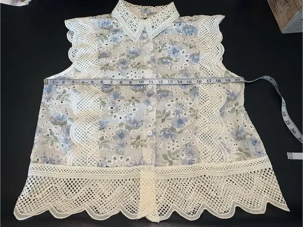 Ultra Pink Cream Eyelet Lace Floral Sleeveless Blouse with Blue Floral size L - Image 6