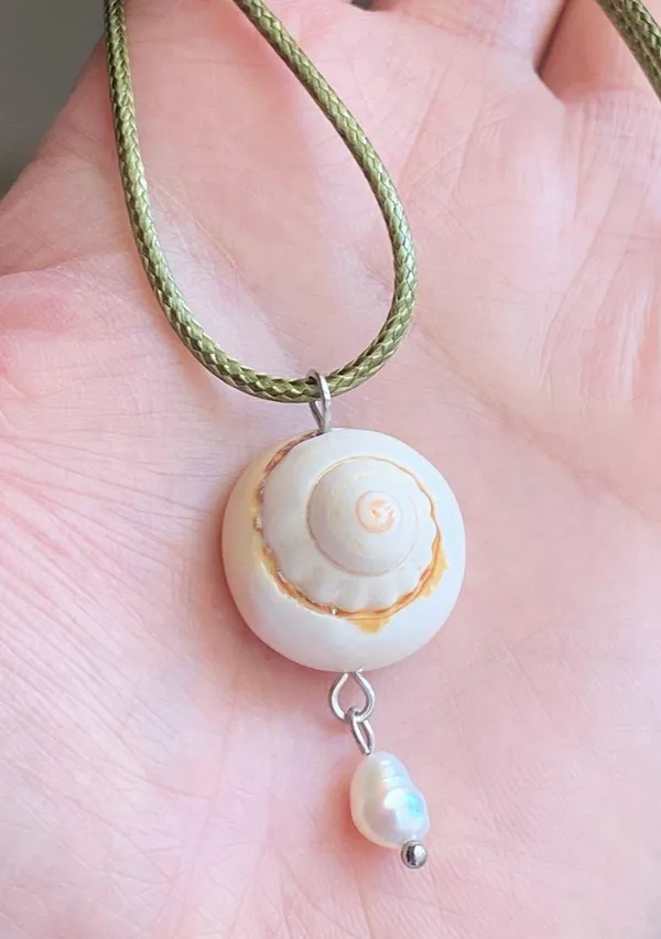 Handmade natural shell & freshwater pearl necklace🐚🪼 - Image 3