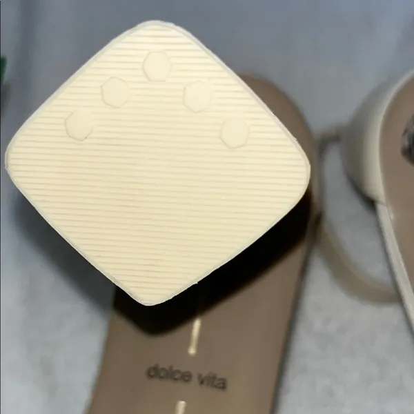 Dolce Vita Tan and Cream Heeled Sandals with Sculptural Heel - Image 15