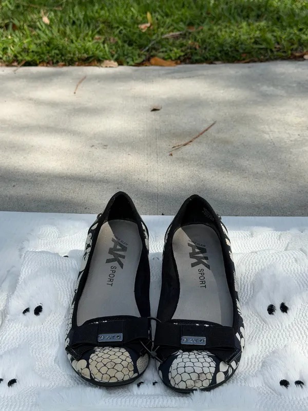 Anne Klein AK Sport Ballet Flats Womens Size 9M Black White Floral Comfort Shoes - Image 13