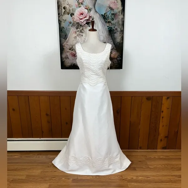 Stunning Vintage Y2K Oleg Cassini Wedding Gown! - Image 3
