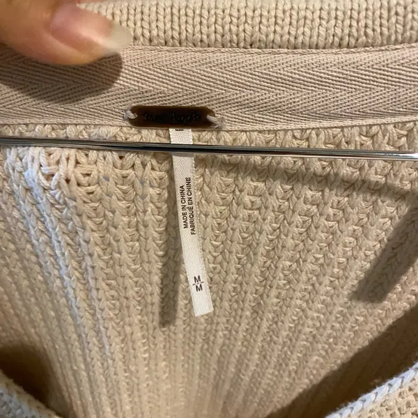 Free people Cream V-Neck Knit Sweater, size M, fits M to L - Image 5