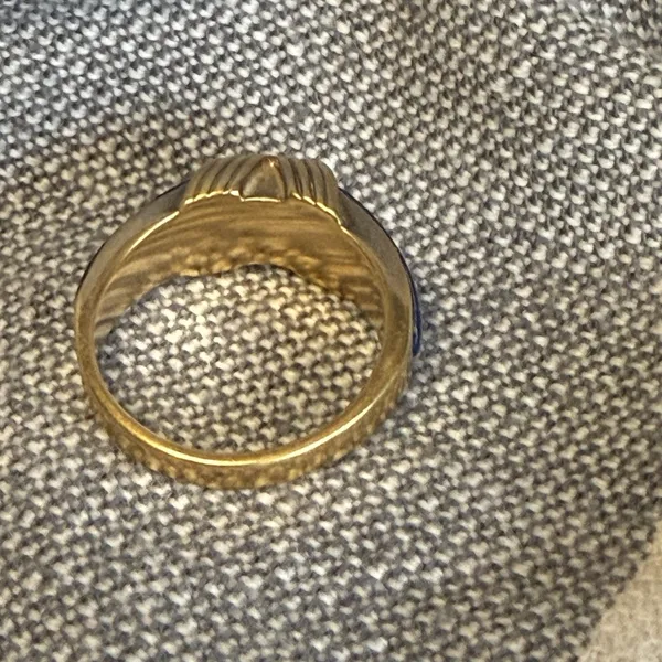 VTG Avon Ring‎ Gold Tone Sz 7.5 Criss Cross Design Band Navy Blue Retro 90s Y2K - Image 4