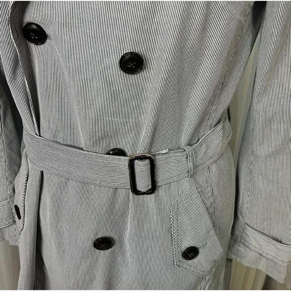 GAP Women’s Blue Pinstriped Double Breasted Trench Coat Medium Belted Classic - Image 8