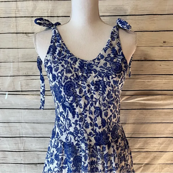 FREE PEOPLE Kikas Blue And White Floral Tie Shoulder Maxi Dress Size Medium - Image 5