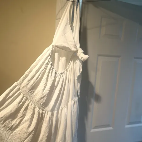 Elegant White Halter Dress Size M - Image 2