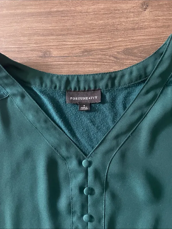 Fortune + Ivy Green V-Neck Cap-Sleeve Blouse, Size Small - Image 2