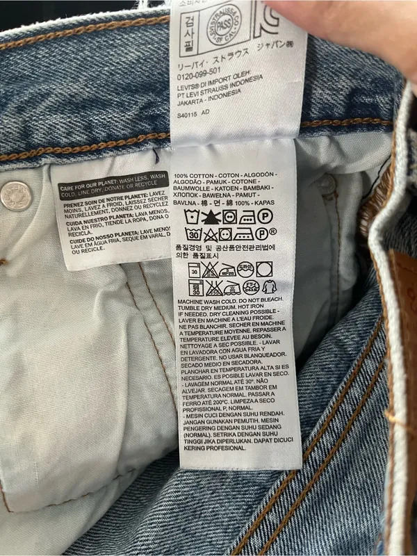 Levi's 501 Women's Cutoff Denim Shorts 32 Light Wash Distressed Raw Hem - Image 7