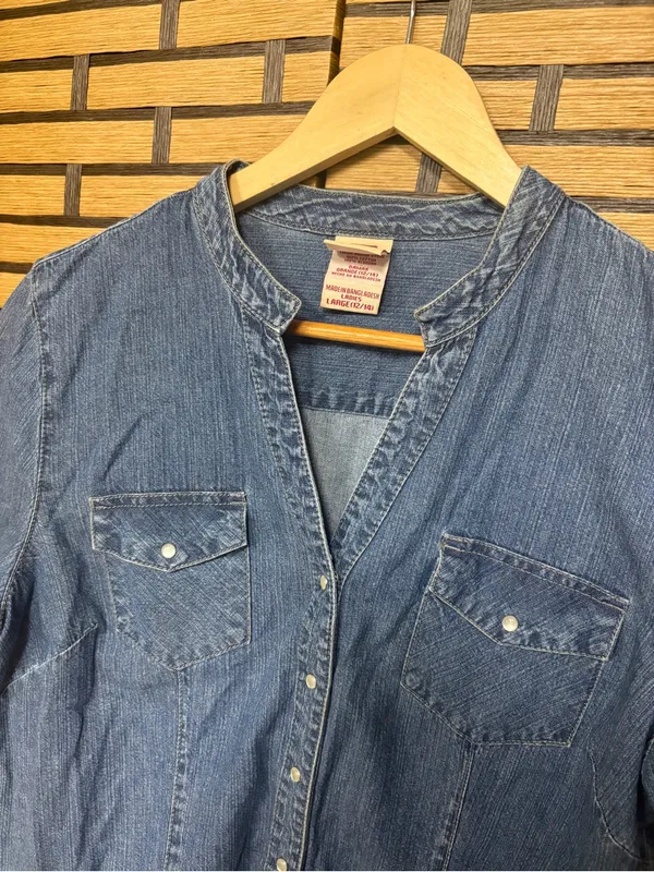 Faded glory denim snap front top size large - Image 3