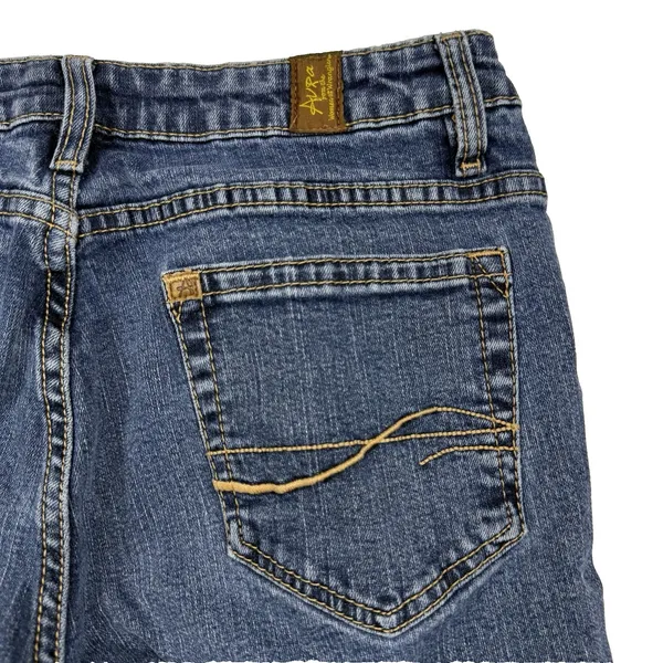 Aura by Wrangler Low Rise Jeans Instant Slimming Women Size 8 Short Boot Cut Leg - Image 4