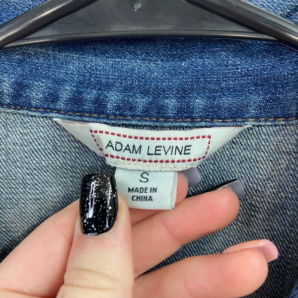 Adam Levine medium wash denim cotton pocket sleeveless button front‎ vest small - Image 3
