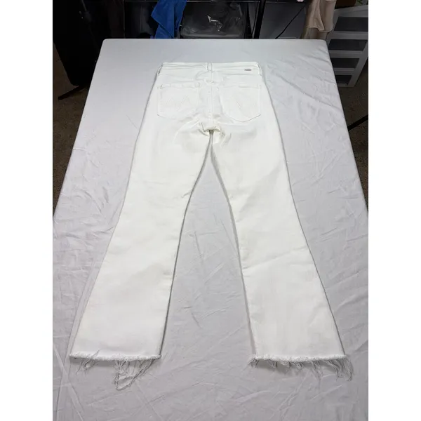 Mother The Insider white crop step fray jeans. Size 26. quiet luxury, coastal - Image 8