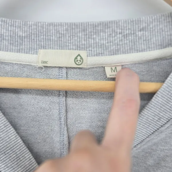 tasc Performance Sweatshirt Womens Medium Gray‎ Henley V-Neck Cropped Bamboo - Image 3