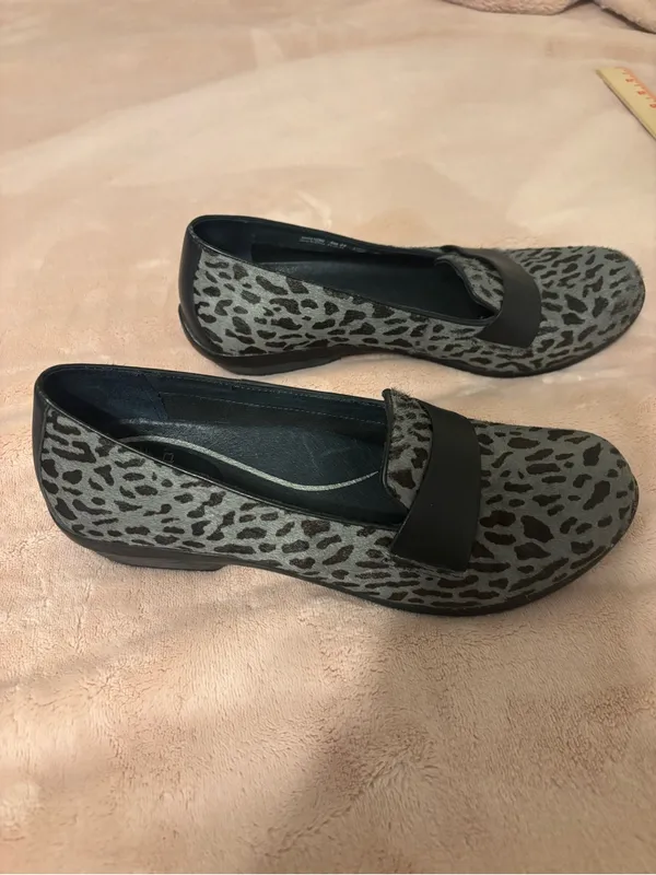 Dansko Leopard Print Haircalf Leather Loafers Flats Size 39 - Image 4