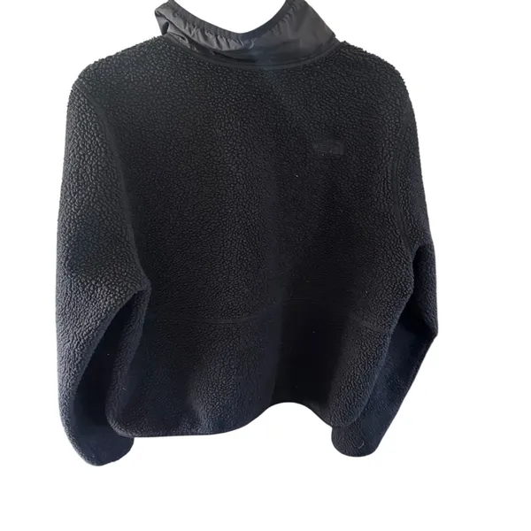 The North Face Women's Black Fleece Jacket - Image 2