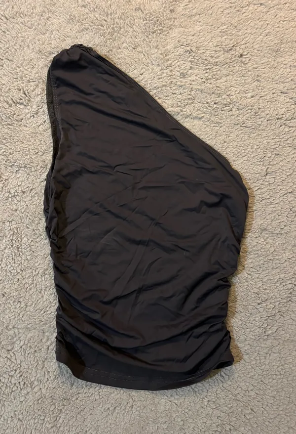 Princess Polly One-Shoulder Top slate - Image 3