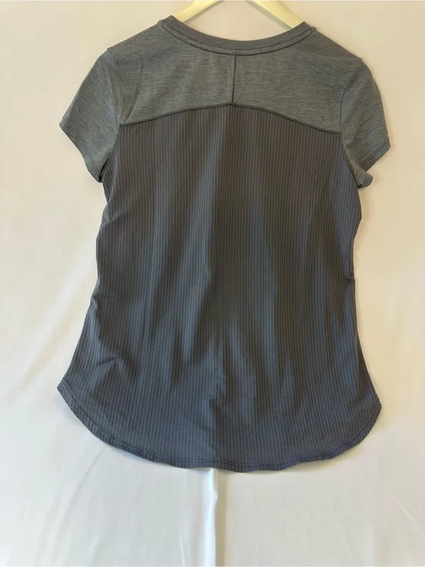Under Armour Women's Short Sleeve Gray Heather Performance Tee - Image 6