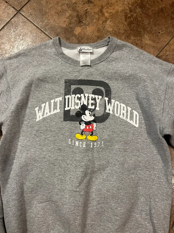 Parks Walt  World Mickey Mouse Sweatshirt Size Medium - Image 2