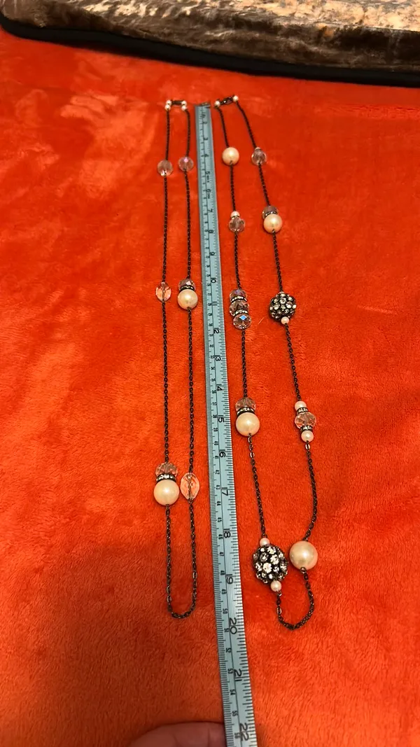 Necklaces with Oversized crystal and pearl style beads - Image 4
