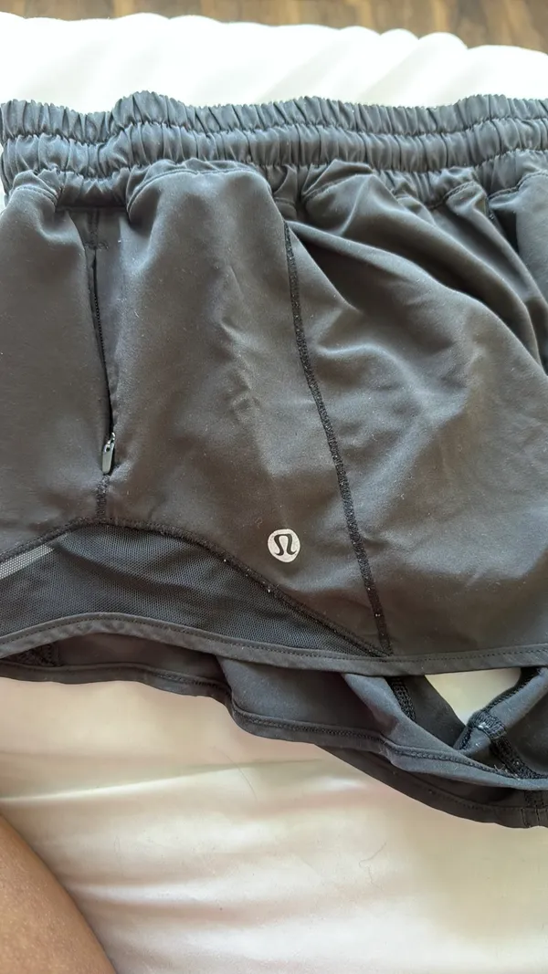 Lululemon Hotty Hot 2.5" Black Shorts - Image 4