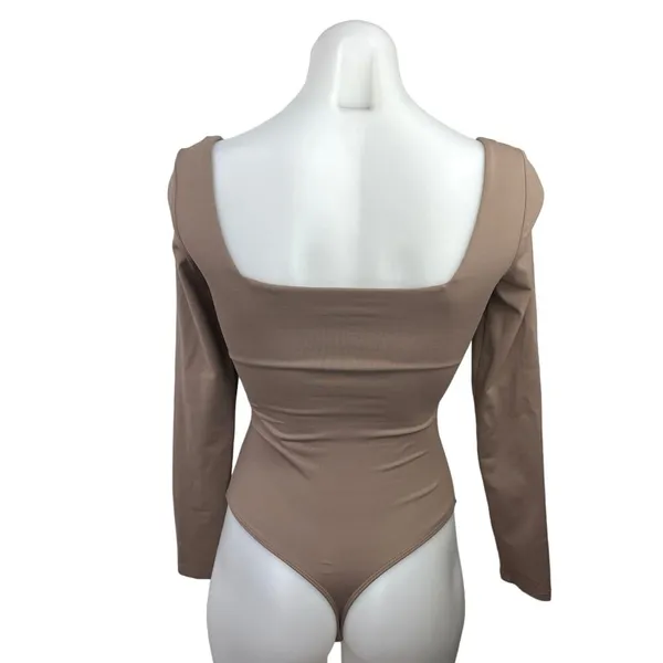 Aritzia Babaton Tan Square Neck Chic Long Sleeve One Piece Bodysuit Top Size S - Image 2