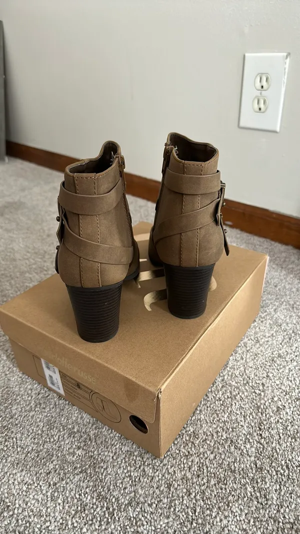 Charlotte Russe Booties Brown - Image 5