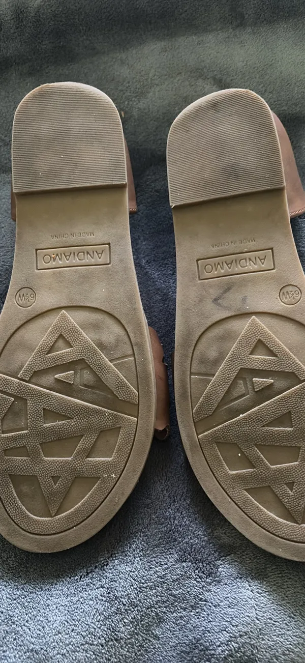 Woman’s Sandals Brown Size 6.5 - Image 3