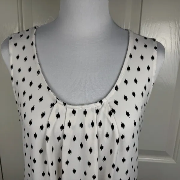 Banana Republic Women Top Sz S White Black Print Scoop Pleated Neck Sleeveless - Image 2