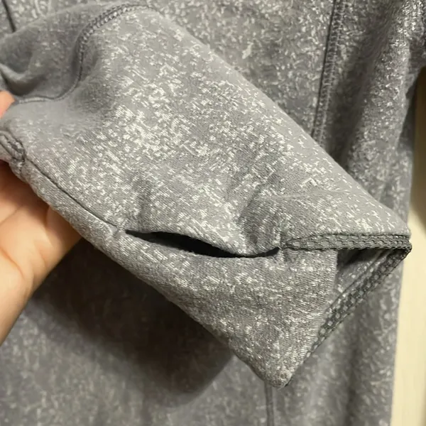 Lululemon‎ Outrun Long Sleeve Arctic/Ice Gray Suited Jacquard Athleisure Winter - Image 5